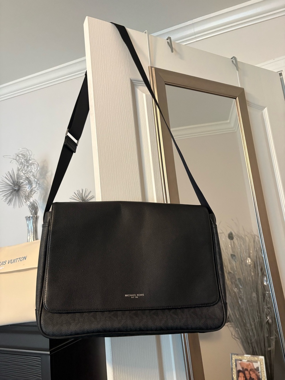 Bag-Men’s Black Michael Kors’s messengers Bag MK bag with signature logo print.
